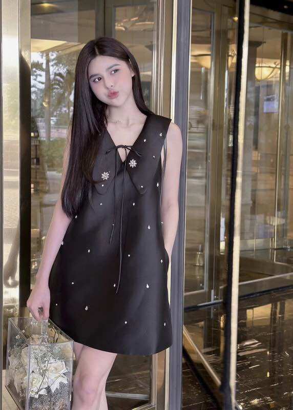 ĐẦM SUÔNG HỒNG CỔ PETER ĐÍNH ĐÁ THẮT NƠ