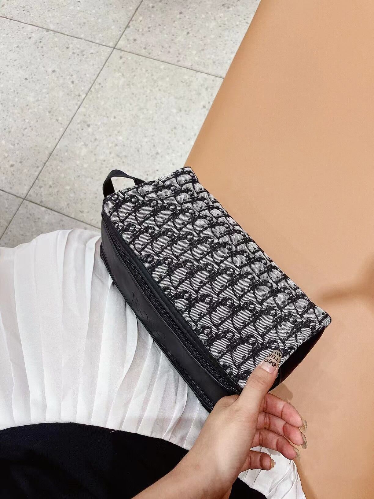 Túi Đựng Đồ Trang Điểm - Mẫu DìOr Wash