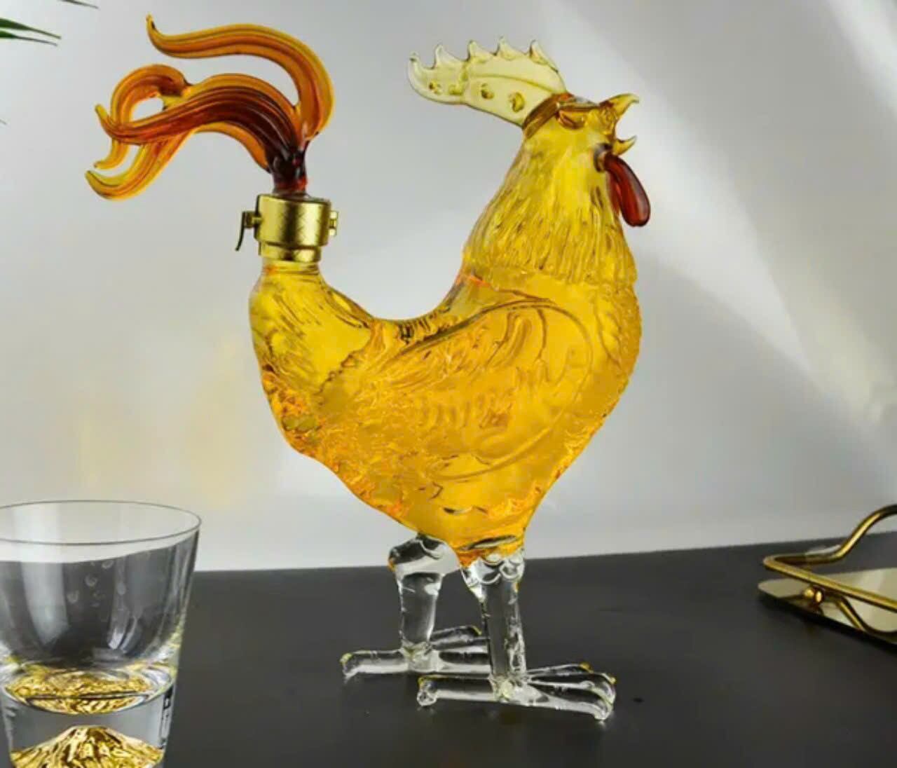 Vỏ bình đựng rượu hình con gà trống