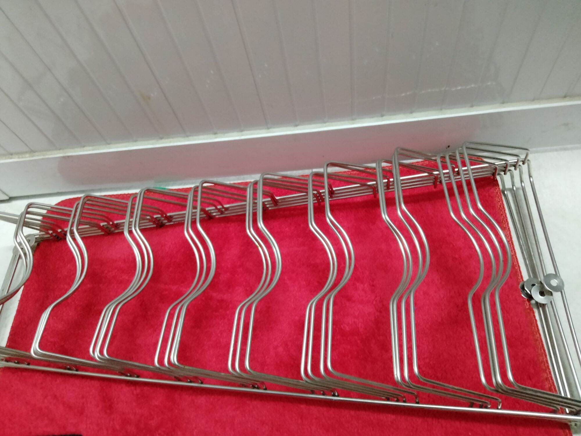 Máng nắp nồi inox dạng treo 9 nắp