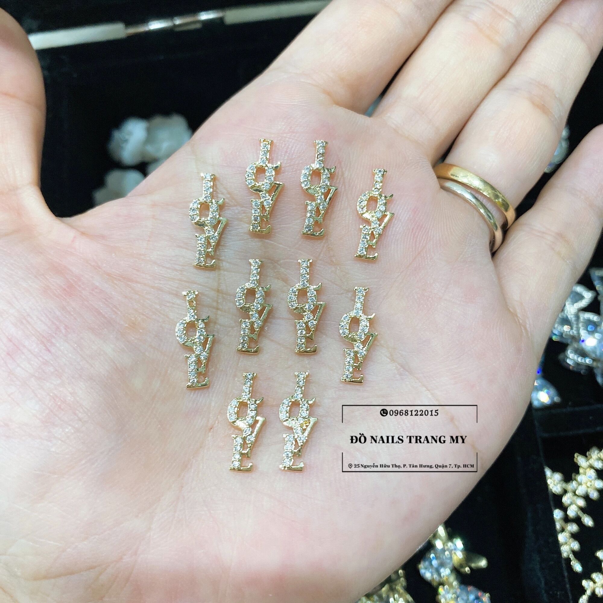 Charm nail gắn móng