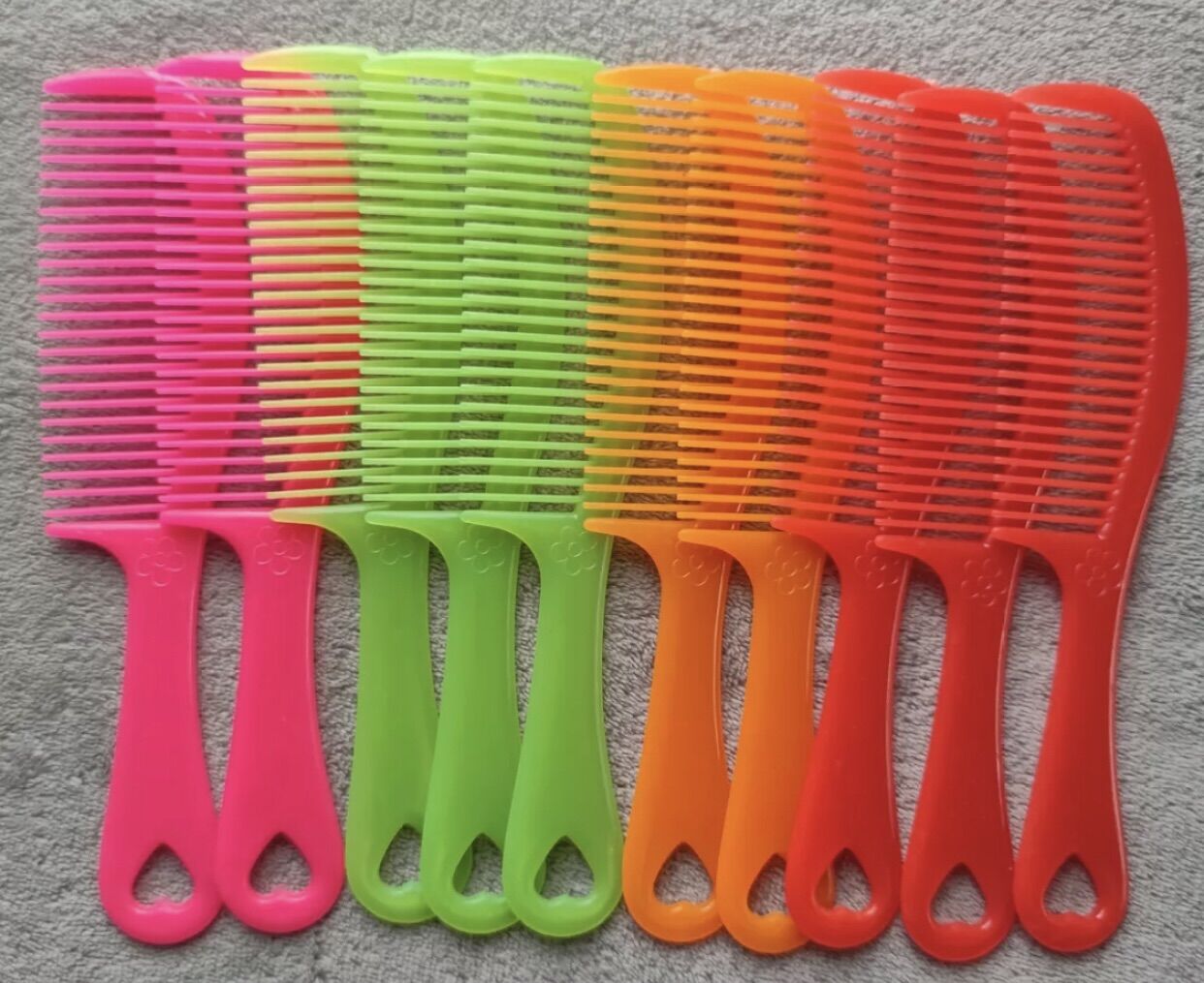 Sỉ _ 100 Lược Chải Tóc Vĩ Ký Nhiều màu (Dài 19cm)