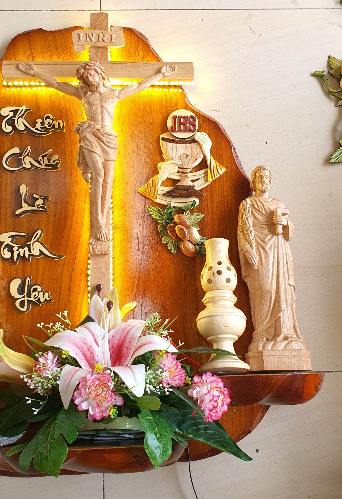 bàn thờ Thiên Chúa, bàn thờ công giáo, bàn thờ Chúa