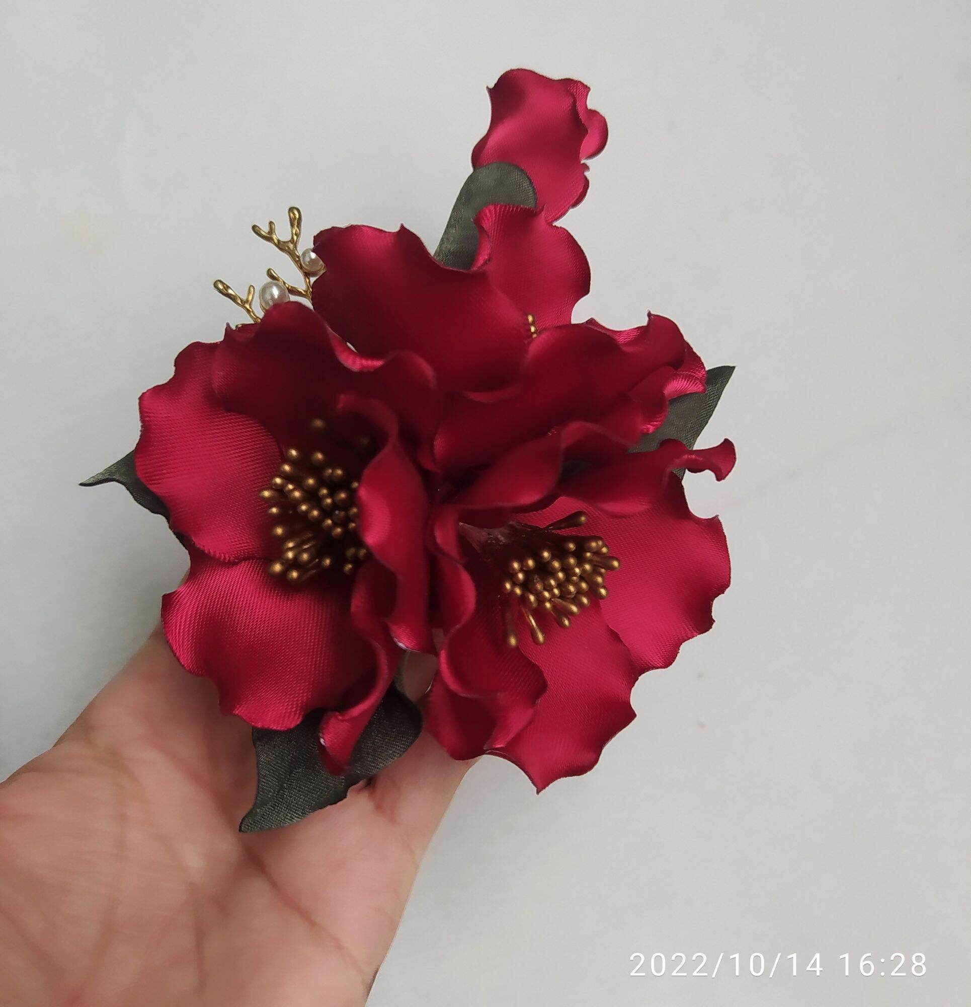 Hoa cài áo chùm handmade Canto màu đỏ đô