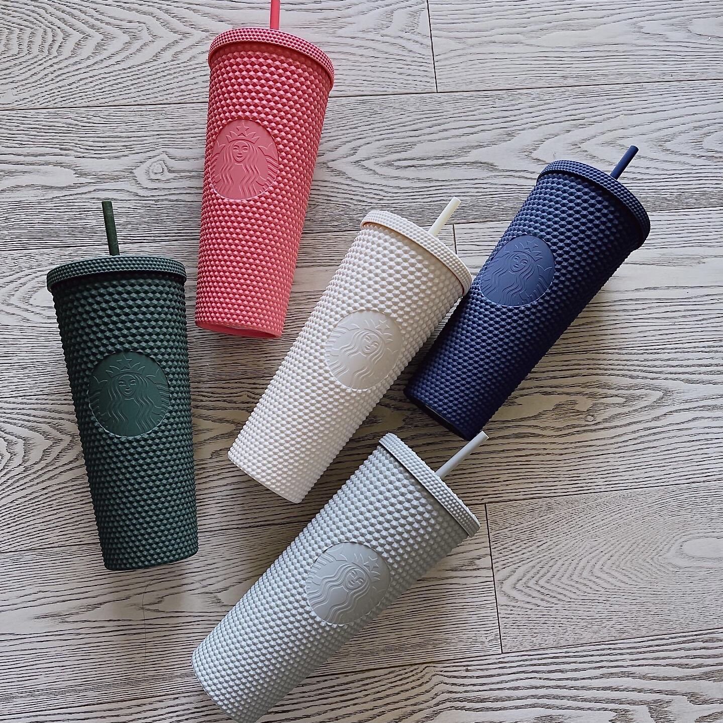 - ly nhựa studded cold cup size venti 24oz ra mắt nhiều nước trên thế giới