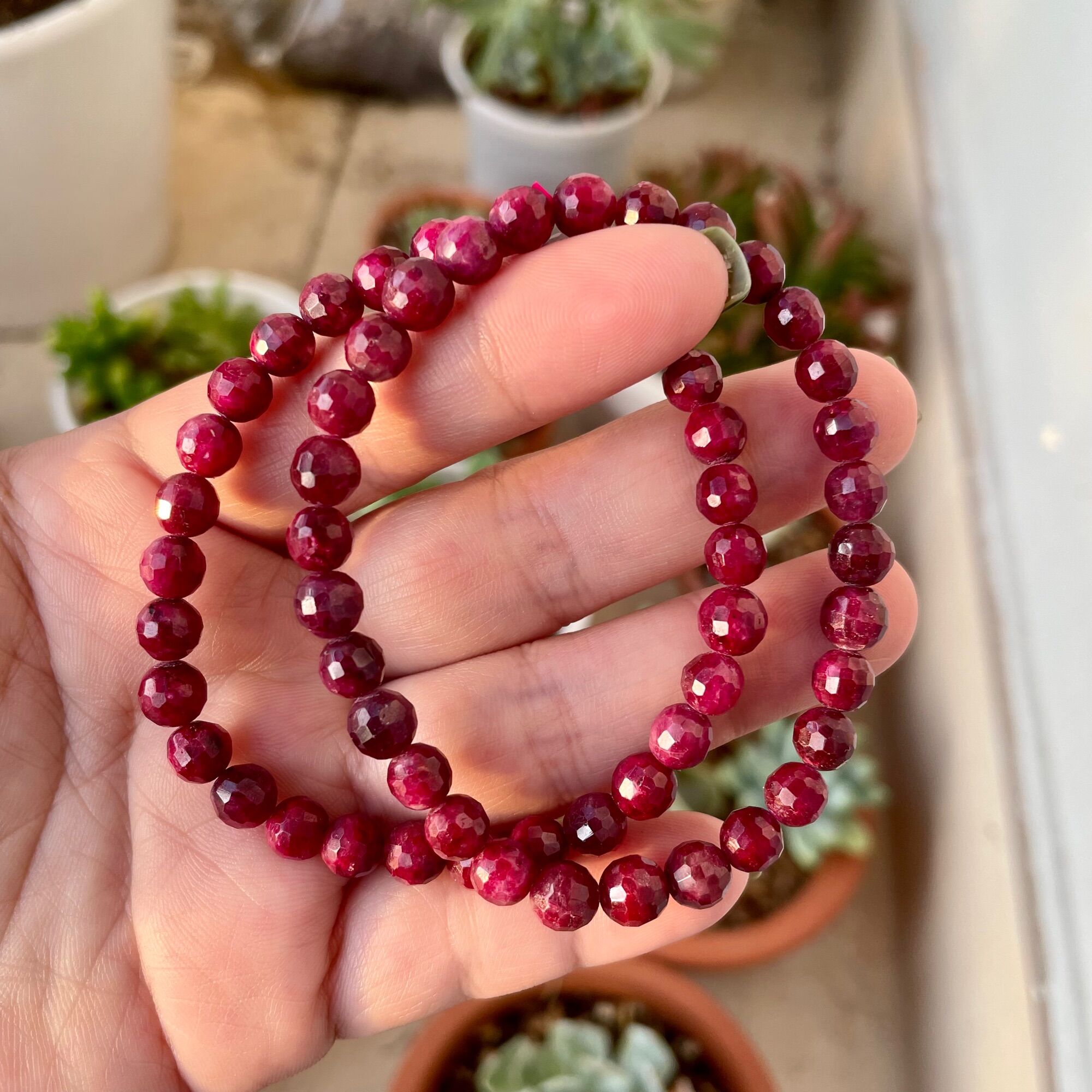 Vòng tay Ruby Nam Phi màu đỏ mận giác ánh đẹp