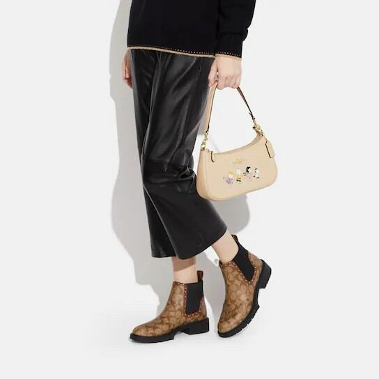 Coach X Peanuts Teri Shoulder kẹp nách sang chảnh