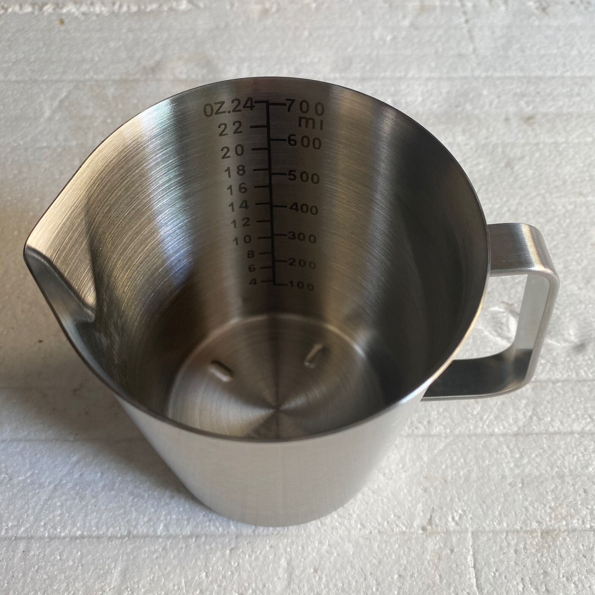 [HCM]Ca Inox SUS304. Có vạch chia thể tích từ 500ml đến 2 lít