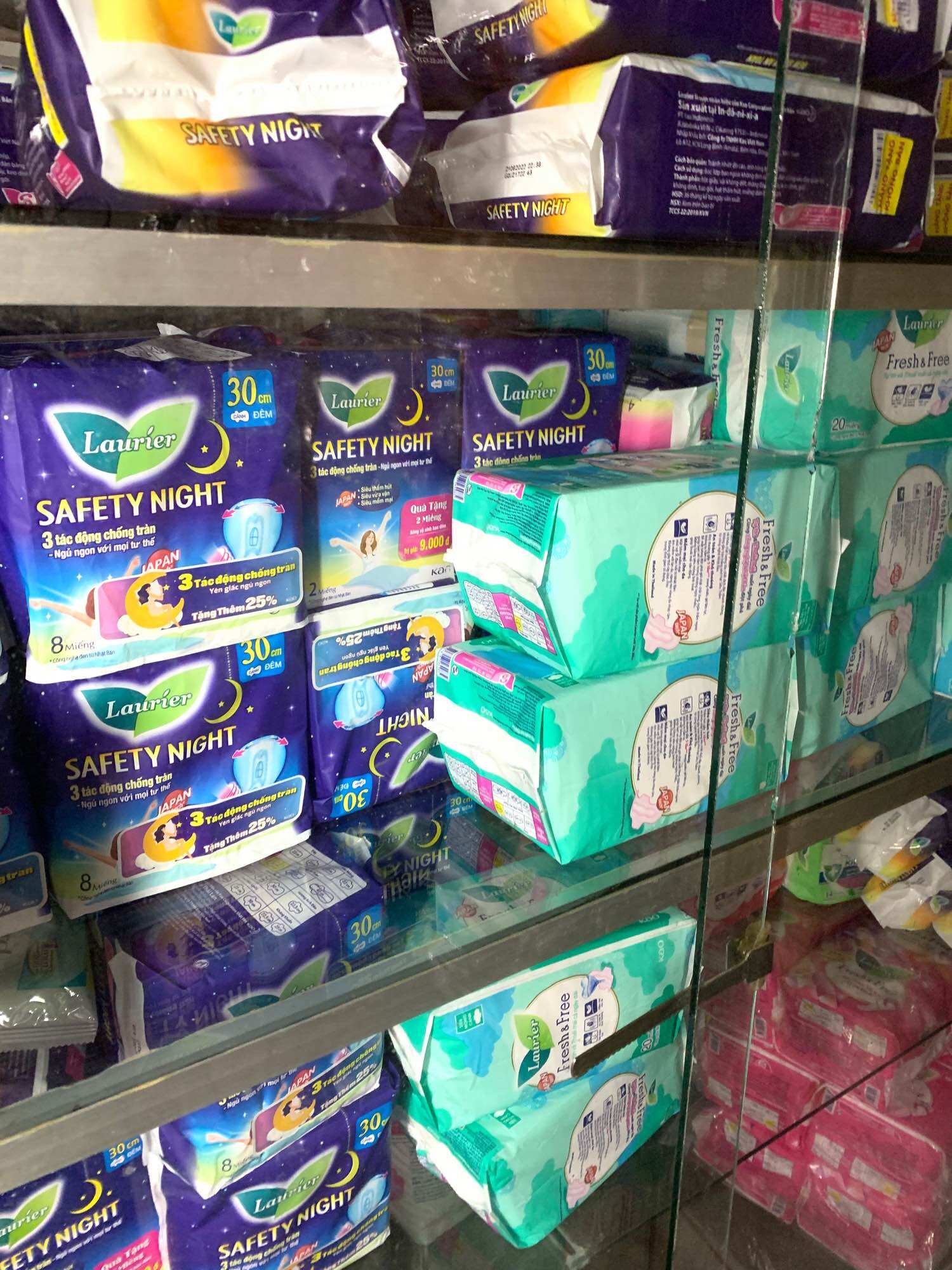 Băng vệ sinh mỏng cánh LAURIER Fresh & Free 20 miếng