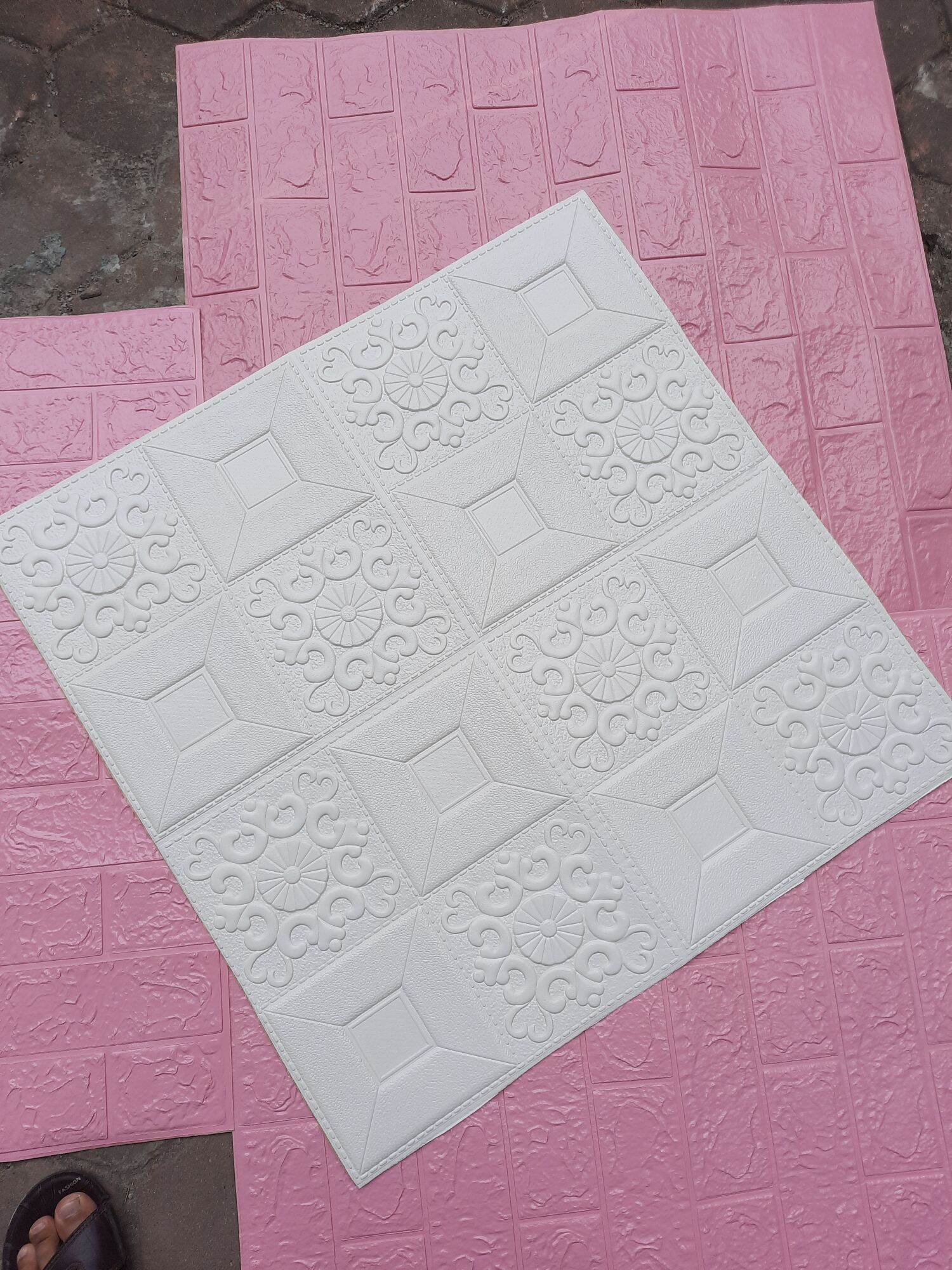 Combo 50 Tấm Xốp Dán Tường Hoa Văn Kèm Các Màu Nhũ Tự Dán Khổ Lớn 70x70CM