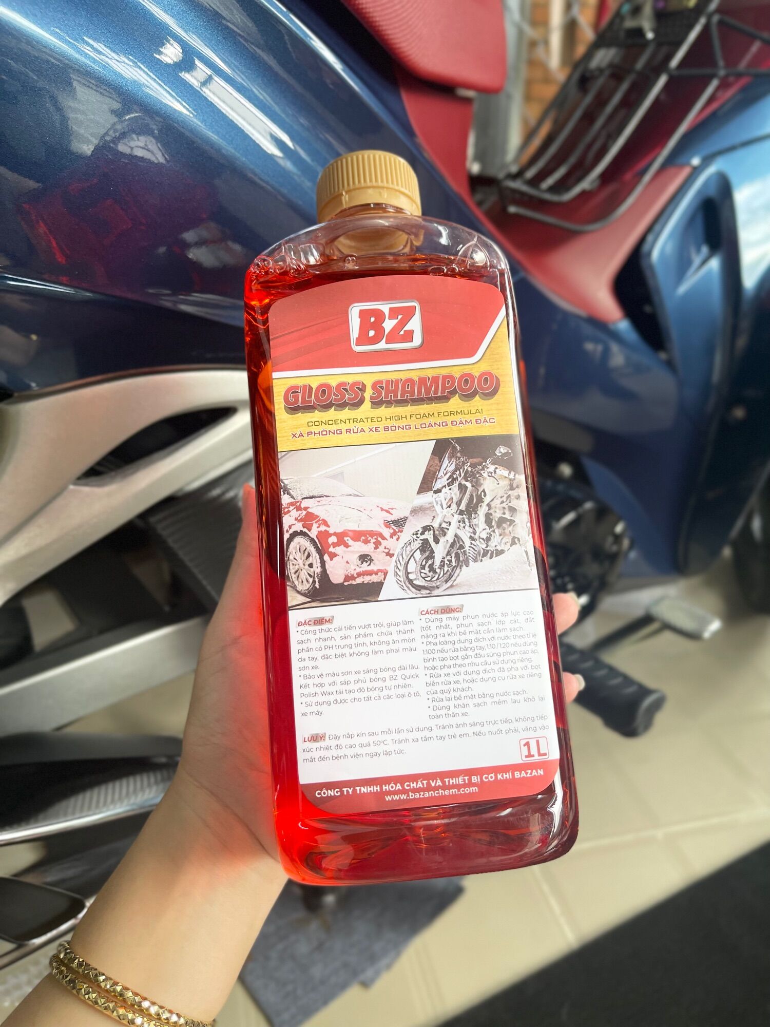 Nước rửa xe BZ Gloss Shampoo bóng loáng, dành cho xe máy, ô tô… 1 Lít