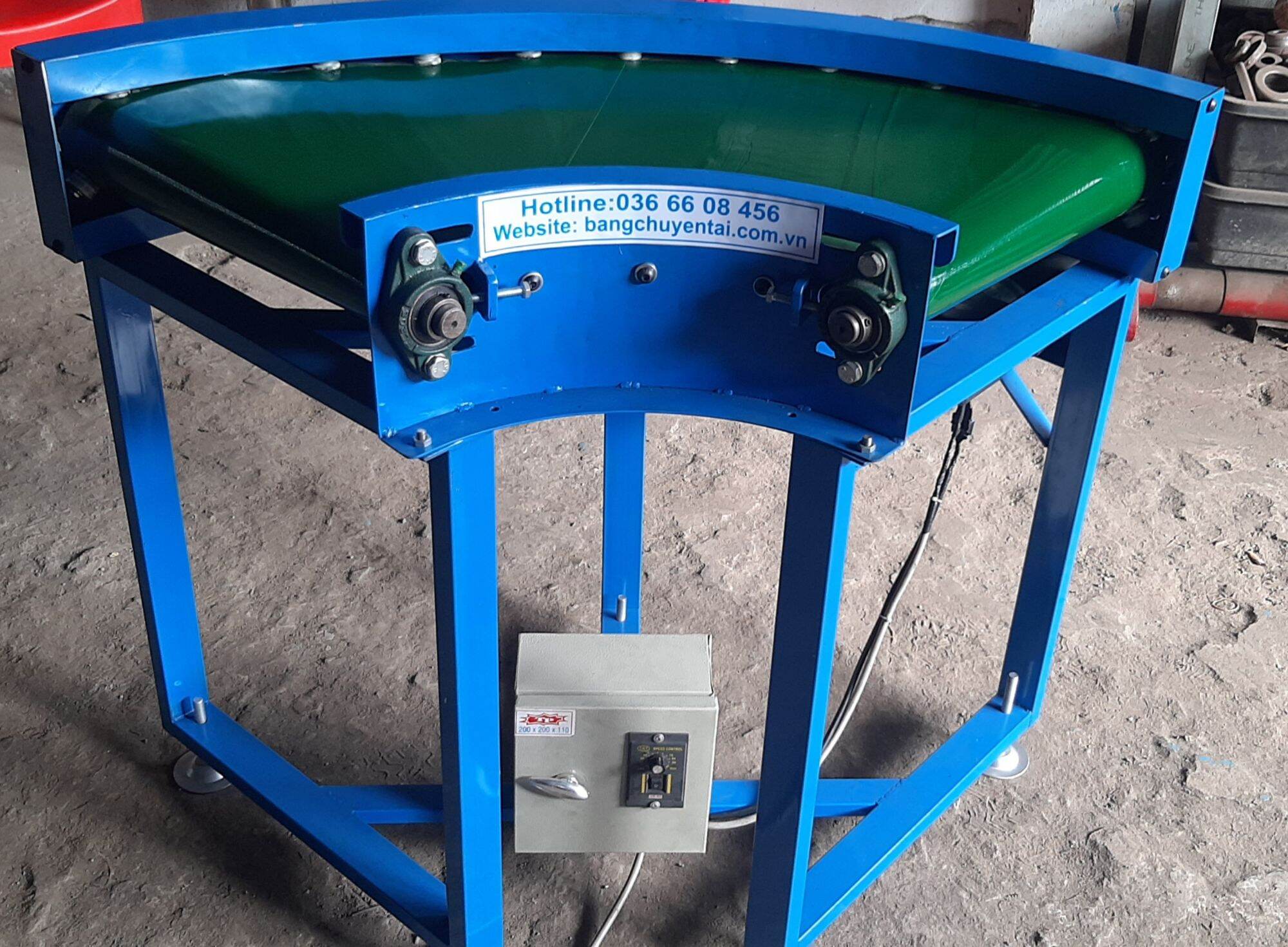 Băng tải pvc cong 90 độ