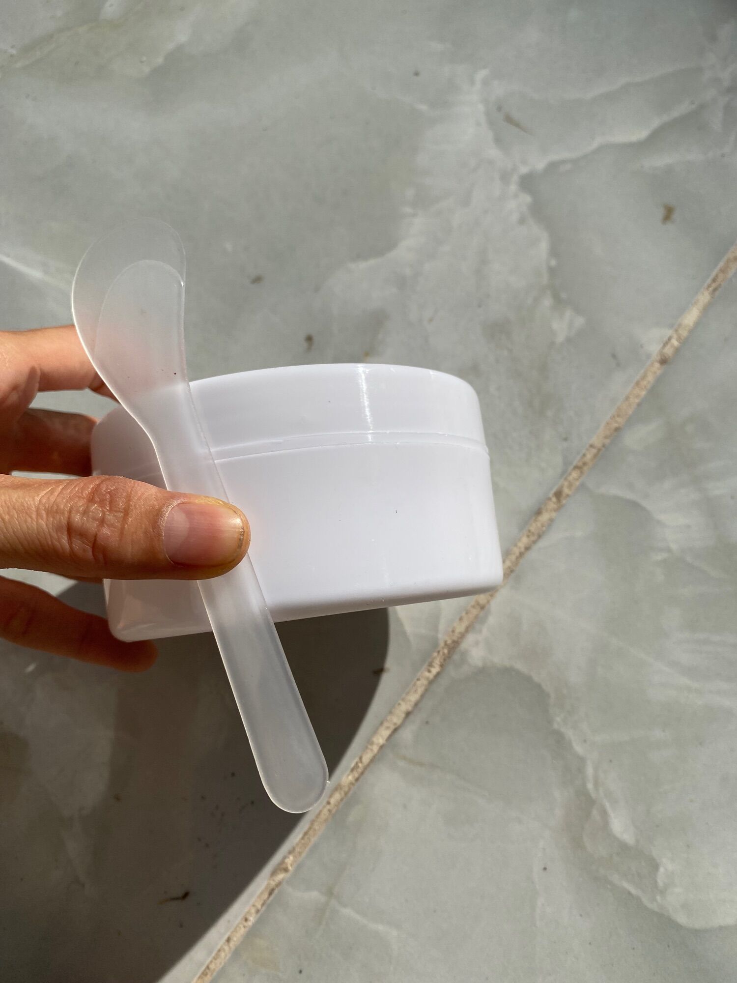 hủ 200g màu trắng ko viền (tặng muỗng múc kem)