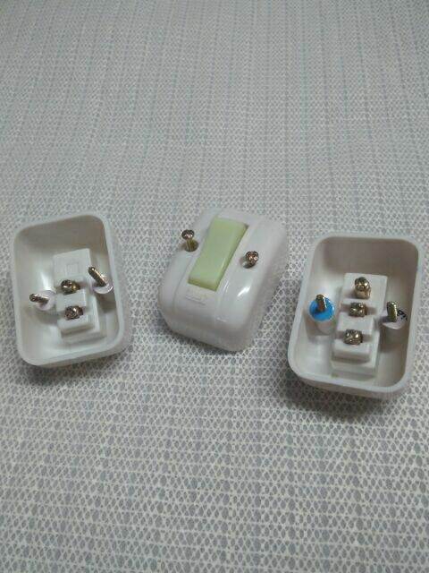 [HCM]CÔNG TẮC ĐIỆN 2 CHẤU 3 CHẤU