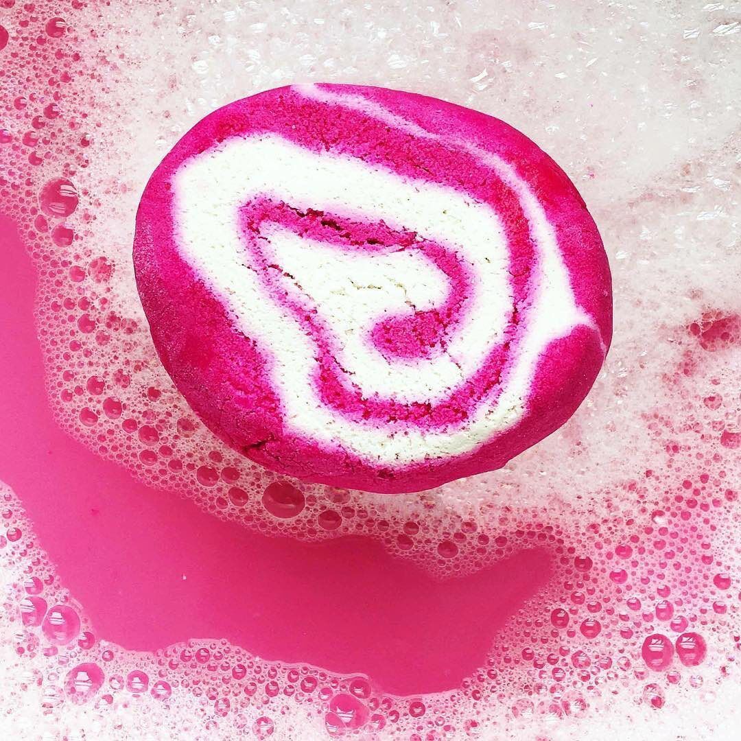 Tạo bọt bồn tắm The Comforter bubble bar - LUSH