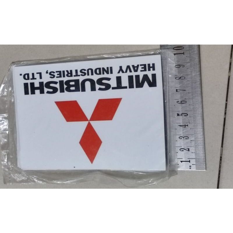 tem đuôi thương hiệu Mitsubishi vuông