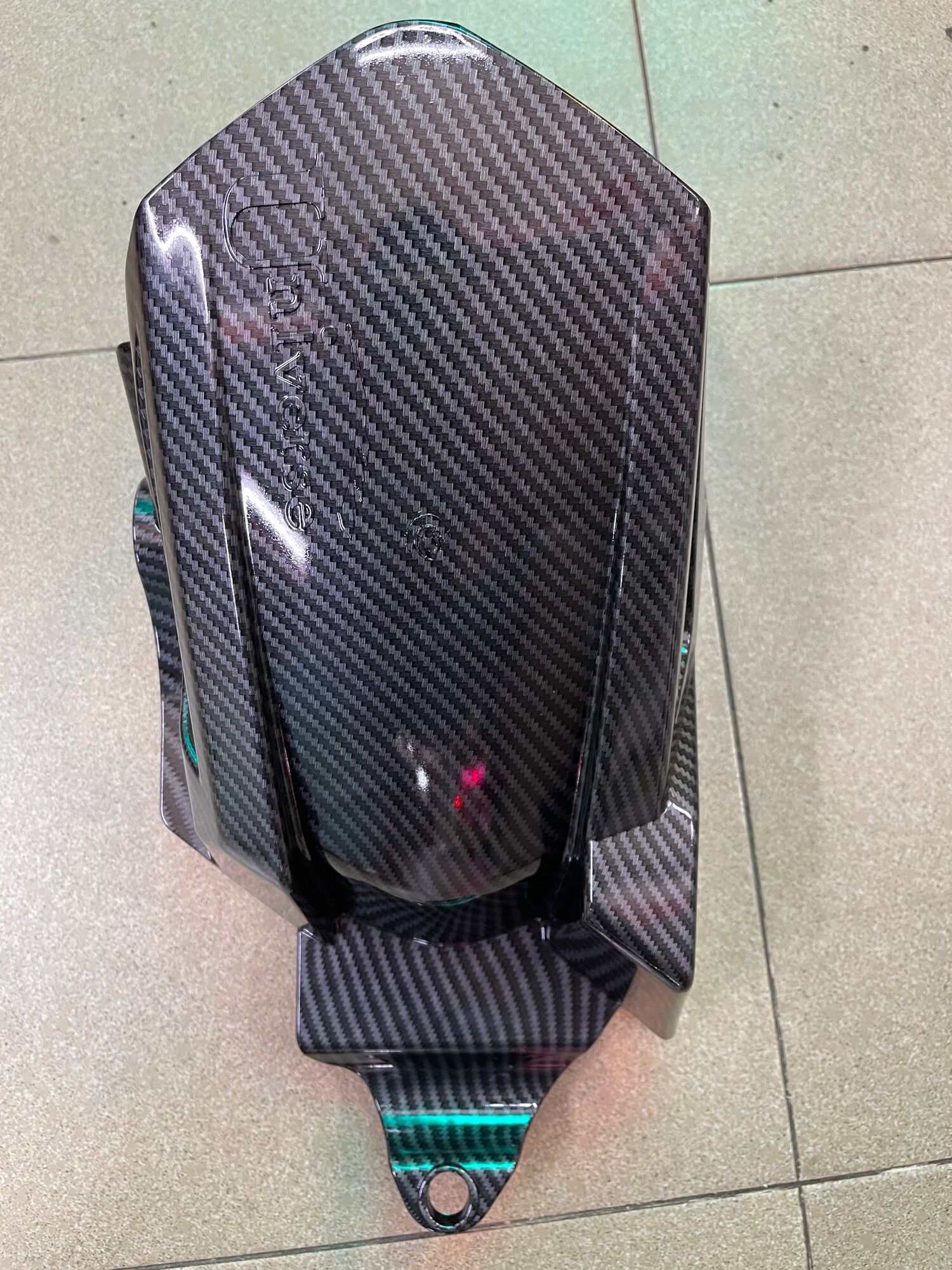 Dè Chắn Bùn NVX V2 Carbon hiệu Universe “