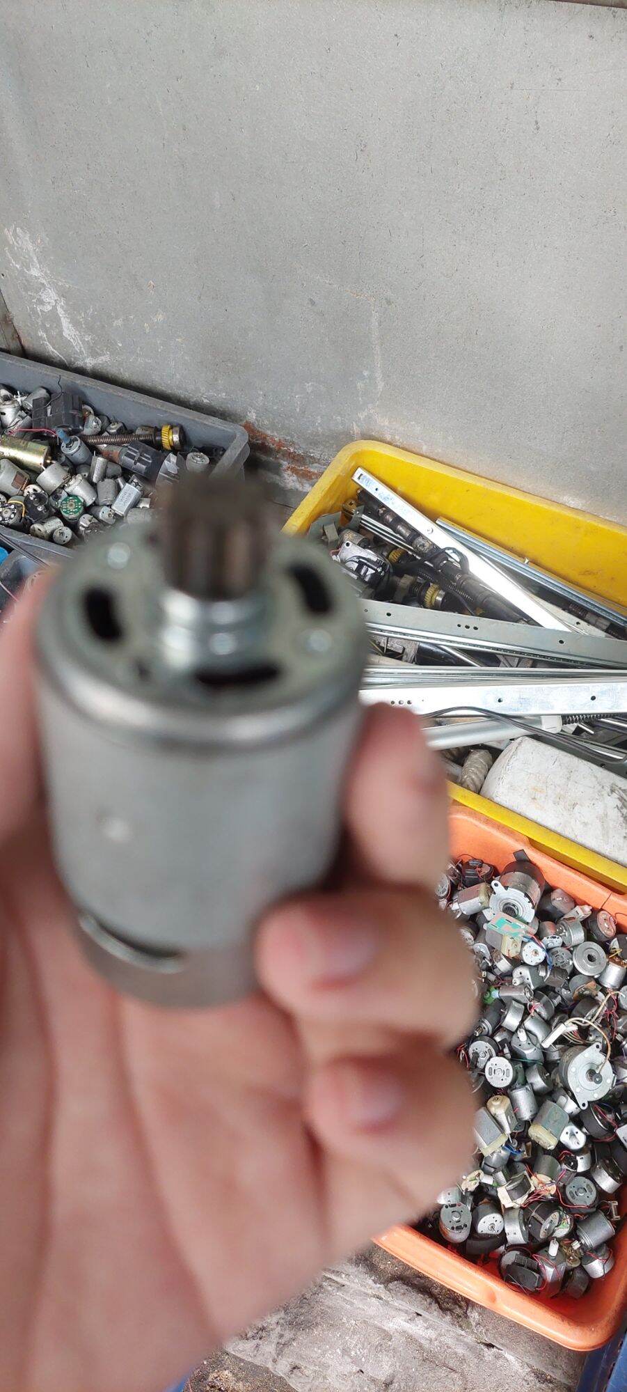 Motor 550 Nhông 8 răng trục 3 mm