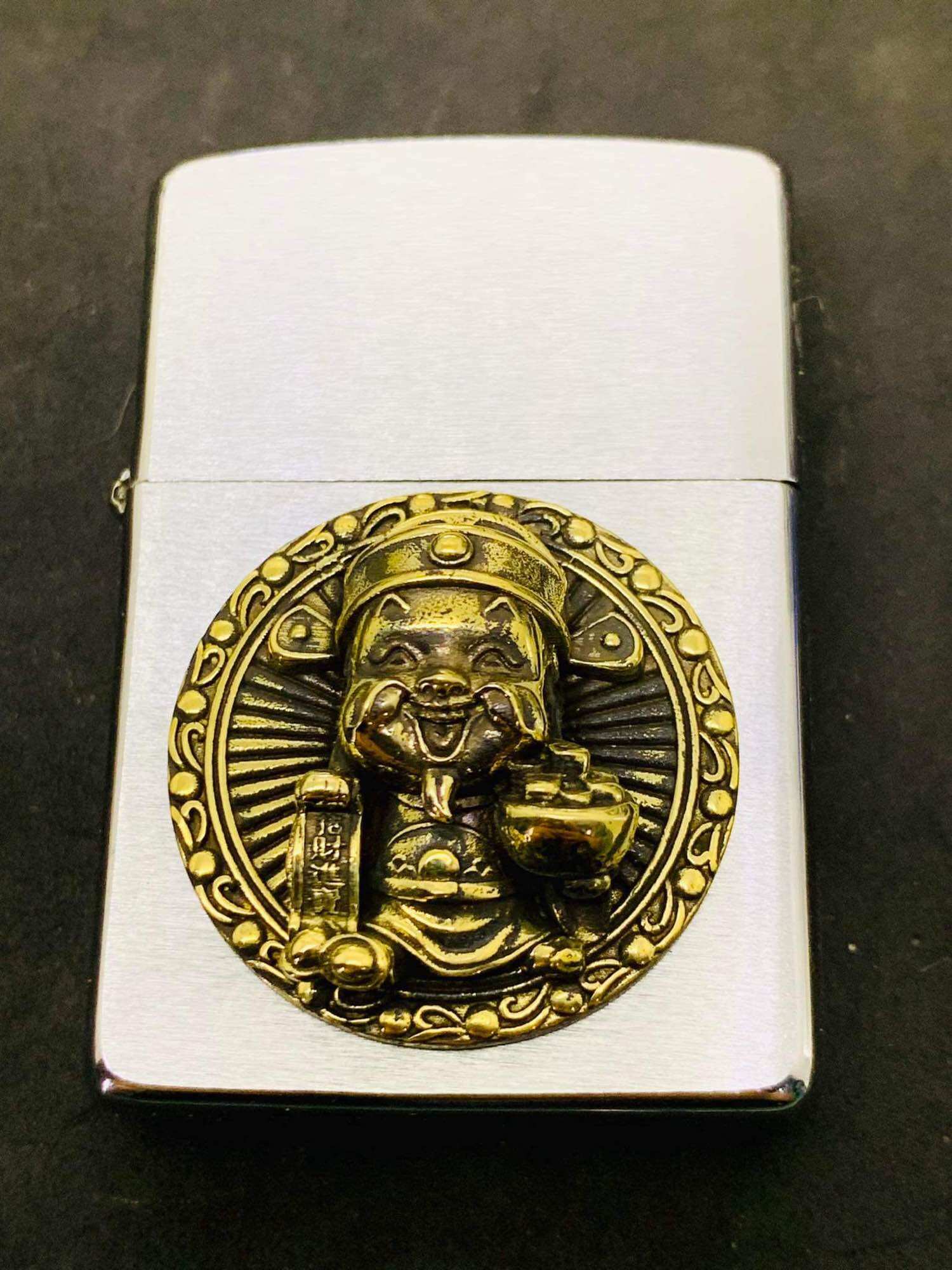 Emblem thần tài , di lặc dán zippo