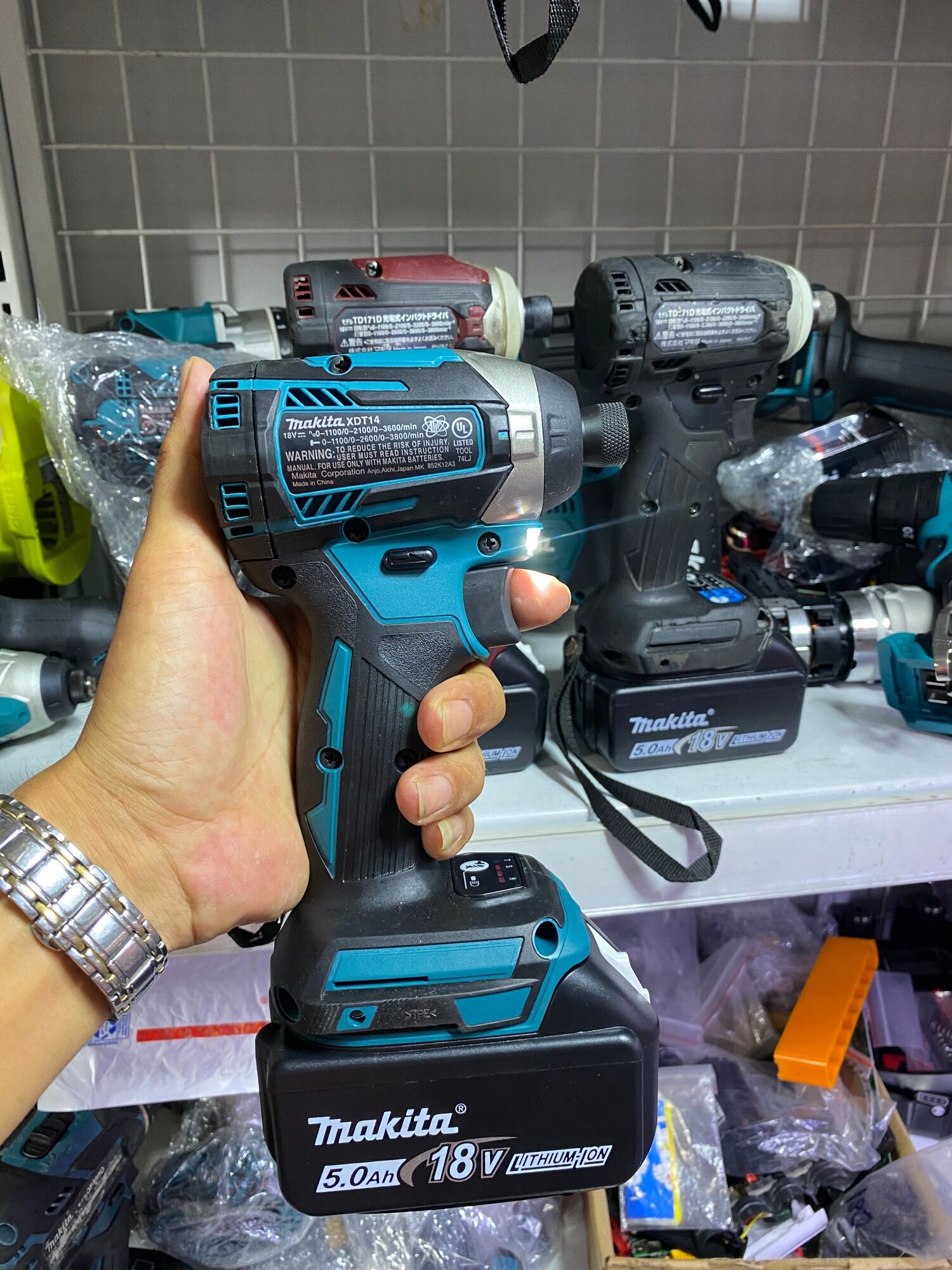 [HCM]thân máy Makita XDT14 không chổi than