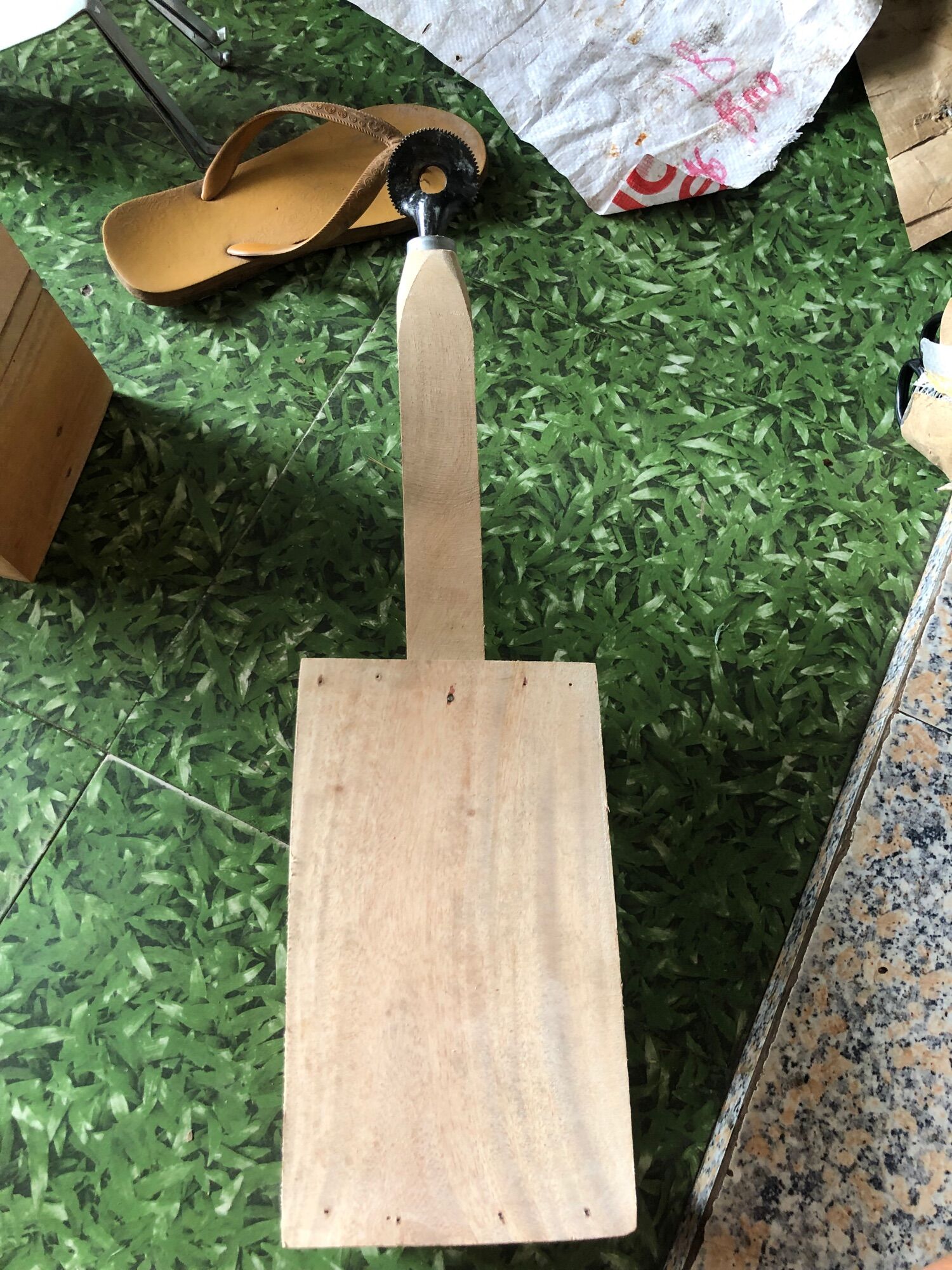 bàn nạo dừa gỗ ghế ngồi