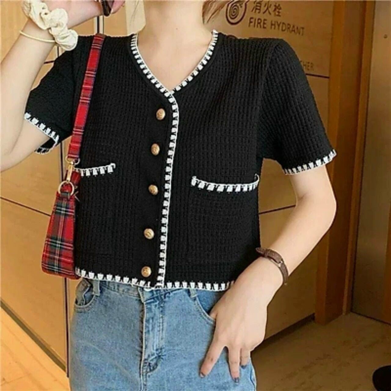 Áo Croptop Gân Cổ V Phối Ren