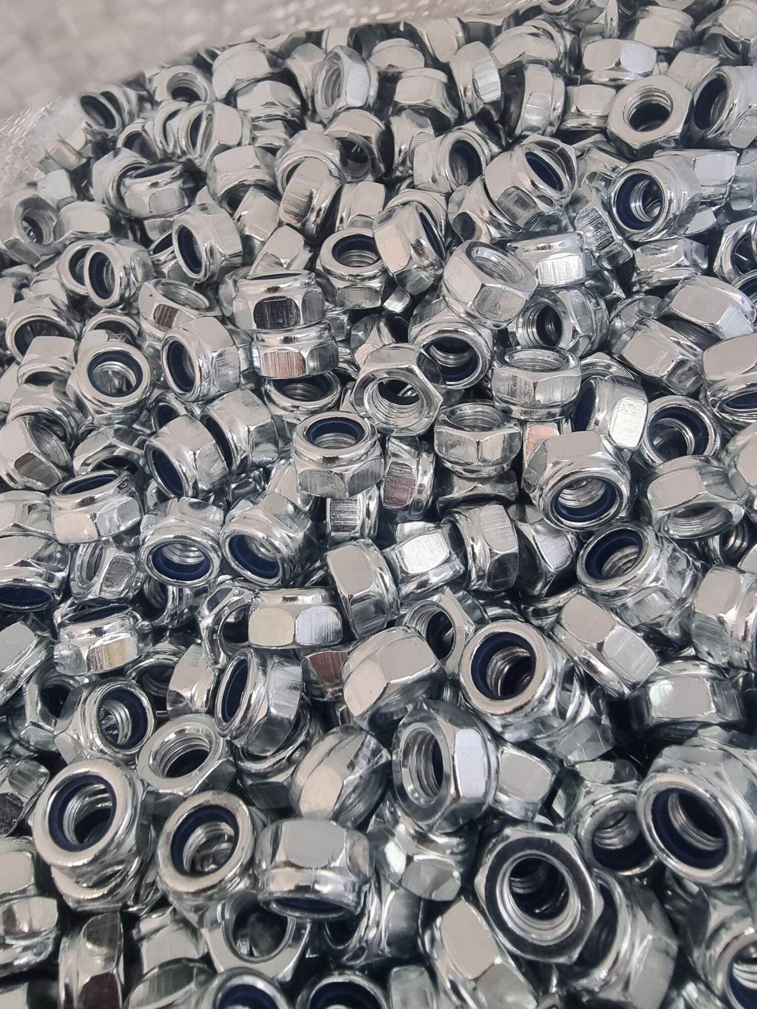 50 ê cu lục giác khóa chặt chống trượt 8ly ( ê cu nhựa M8x1.25)