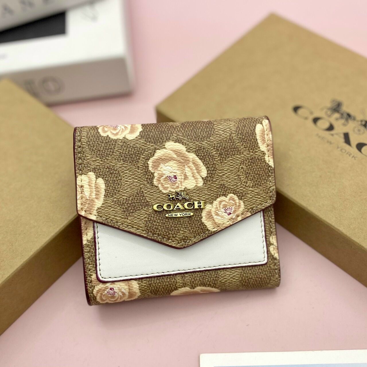 [HCM]Ví Coach ngắn nắp bì thư xinh xắn