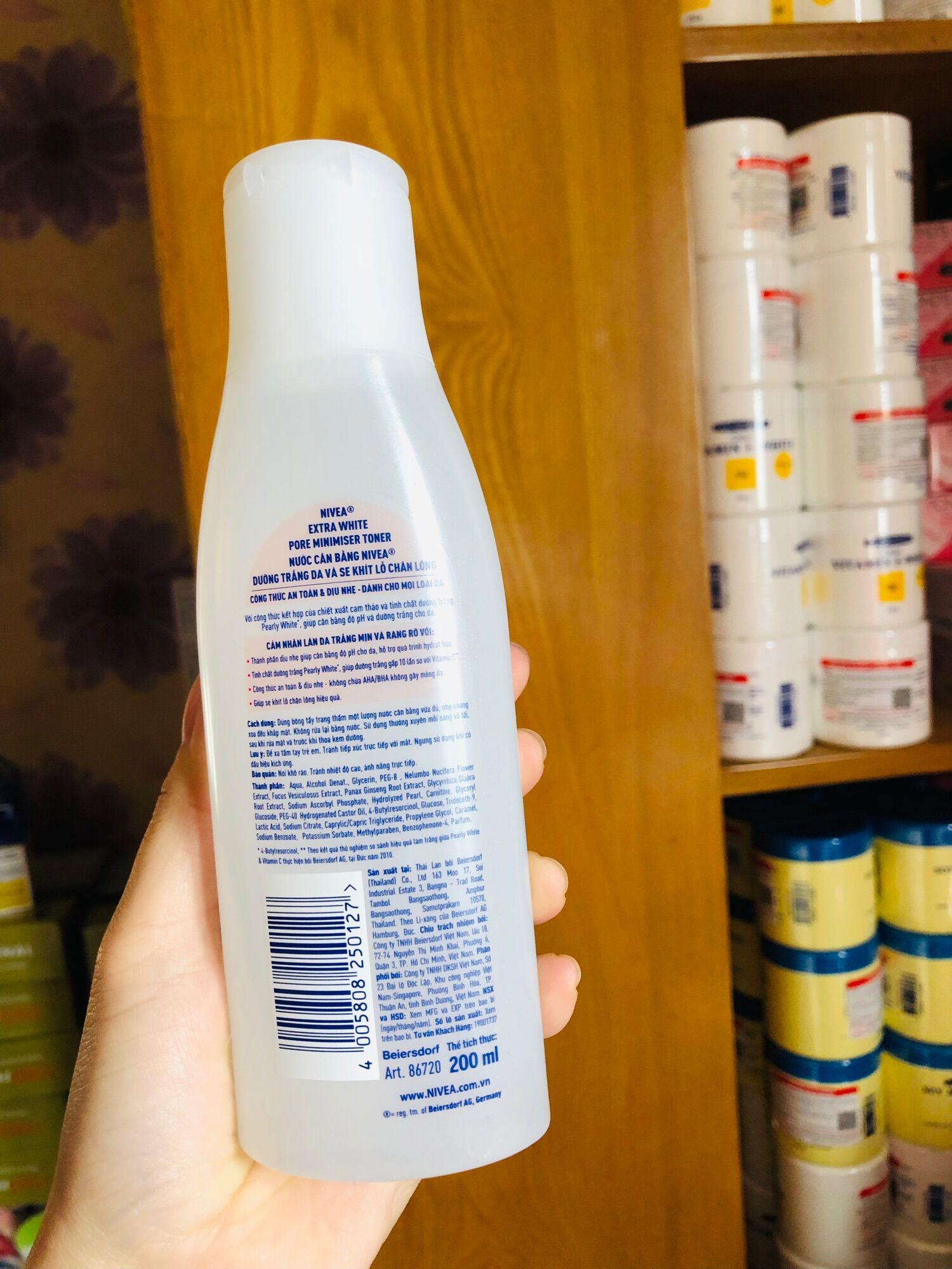 Nivea nước hoa Hồng dưỡng trắng da 200ml