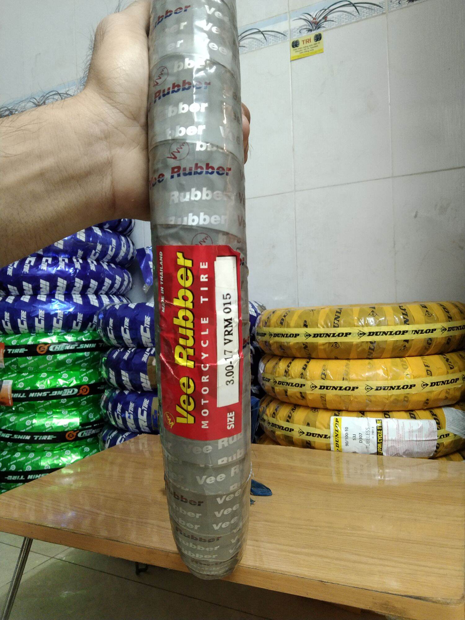 Lốp sau xe Honda Win hiệu Veeruber size 3.00-17 (48P) mã gai VRM 015.