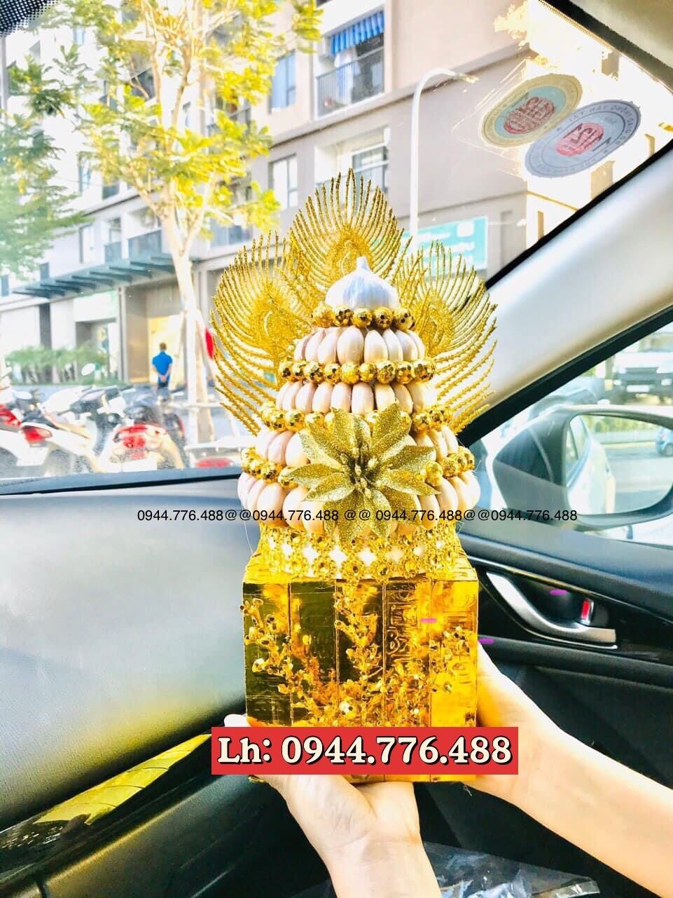 Tháp tỏi (bông tỏi)  thờ cúng Thần tài Thổ Địa