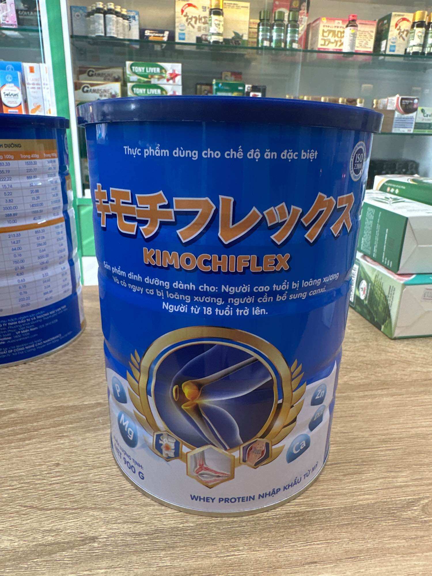 Sữa KIMOCHIFLEX Dành cho người cao tuổi bị loãng xương và có nguy cơ bị loãng xương, người cần bổ sung canxi. Người từ 18 tuổi trở lên hộp 900g