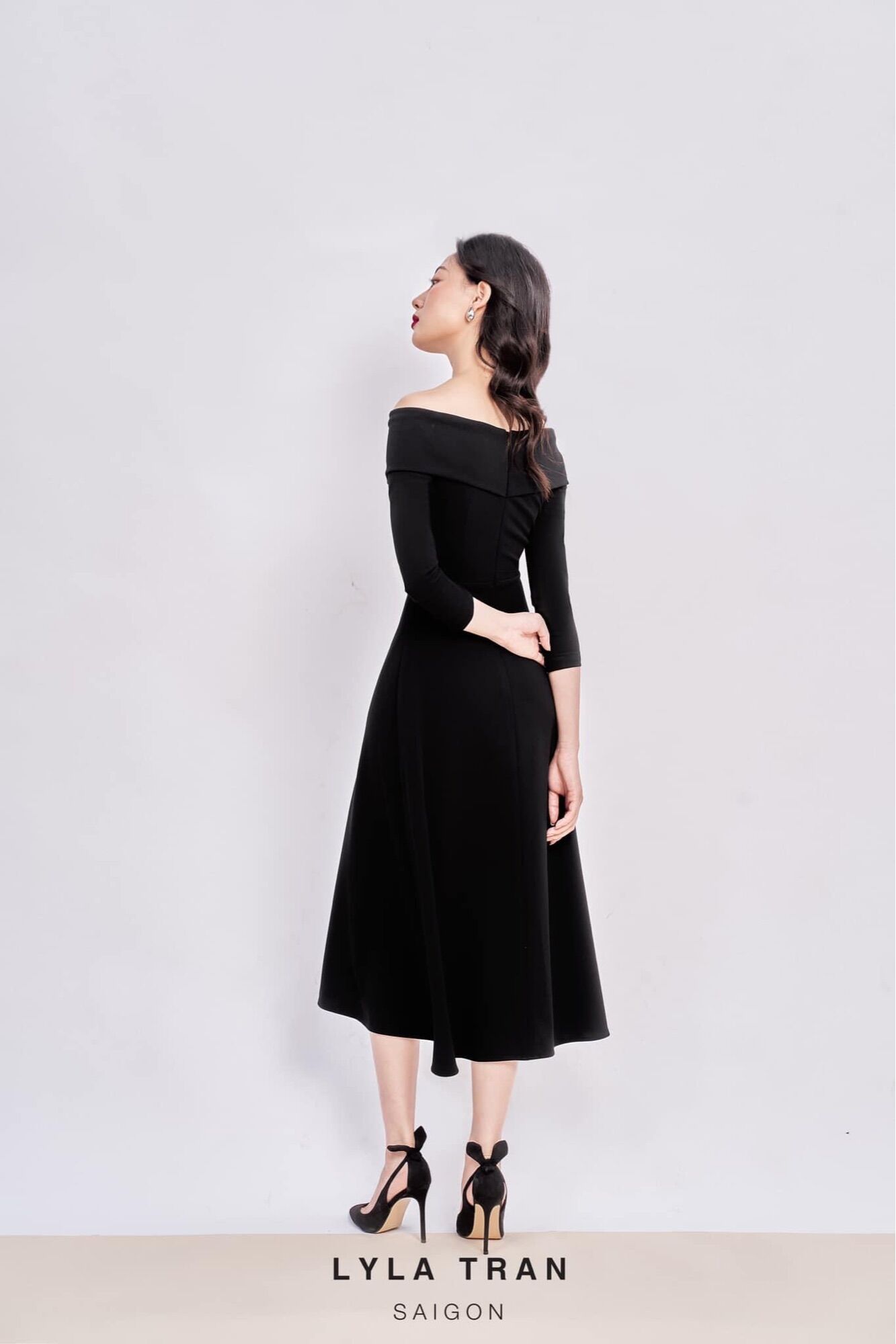 Đầm bẹt vai tay dài phom A đỏ/đen (LYLY)