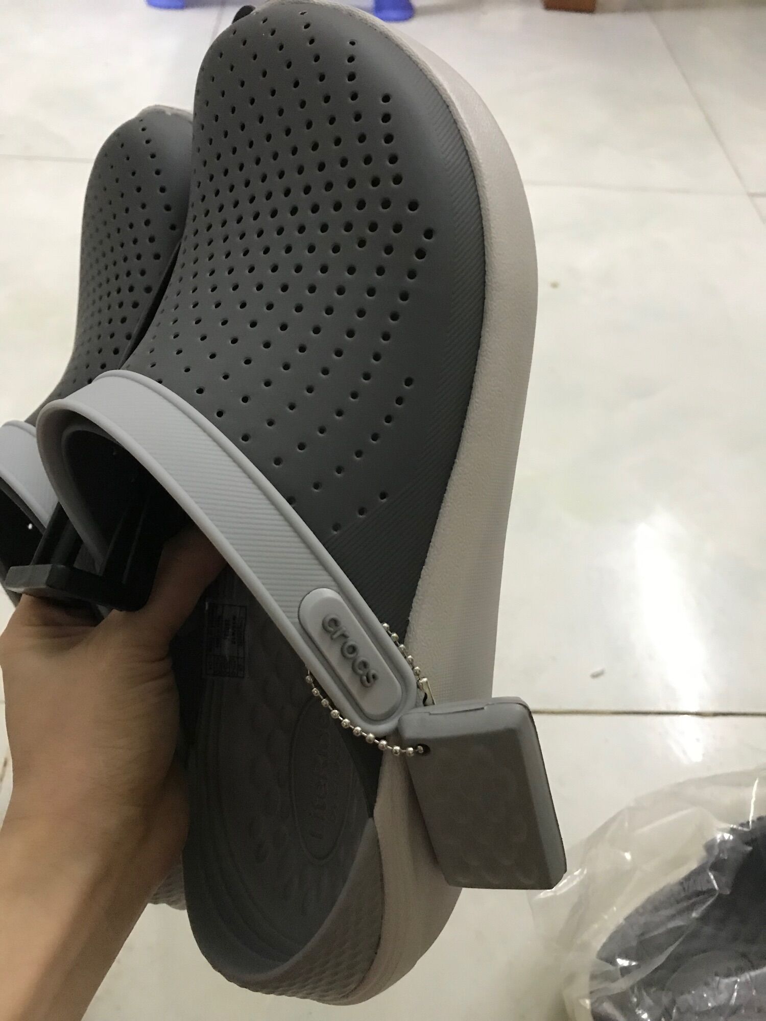 Sục nhựa Cross Literide (Smoke / Pearl White)