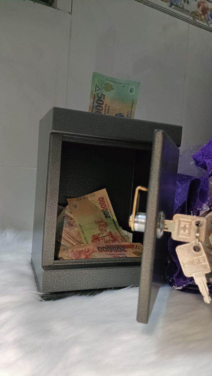 Két sắt mini tiết kiệm tiền