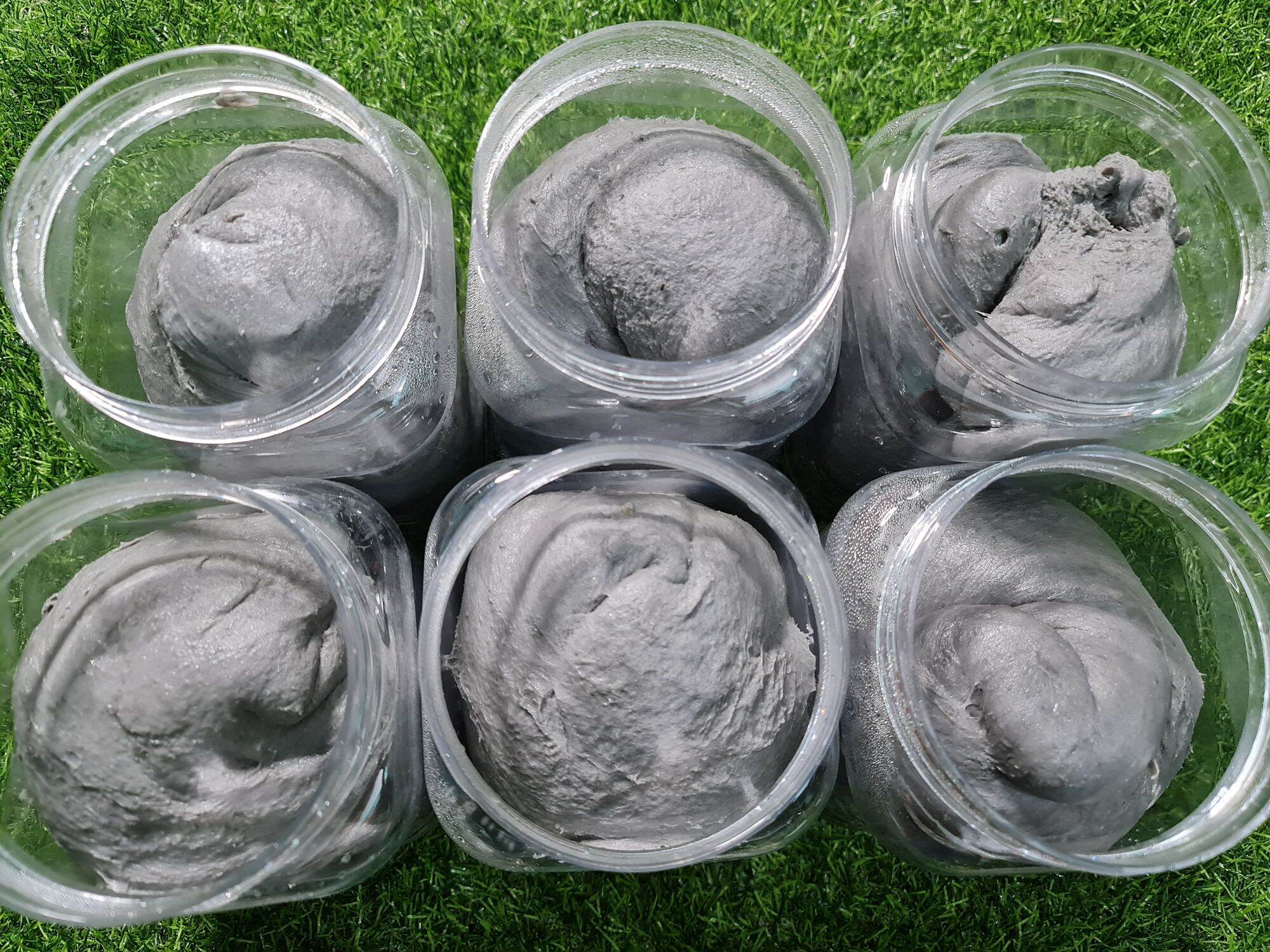 Keo bẫy chim sẻ cao cấp. không bóng. keo dai dễ nhào. chịu nhiệt tốt.1kg  1 hộp