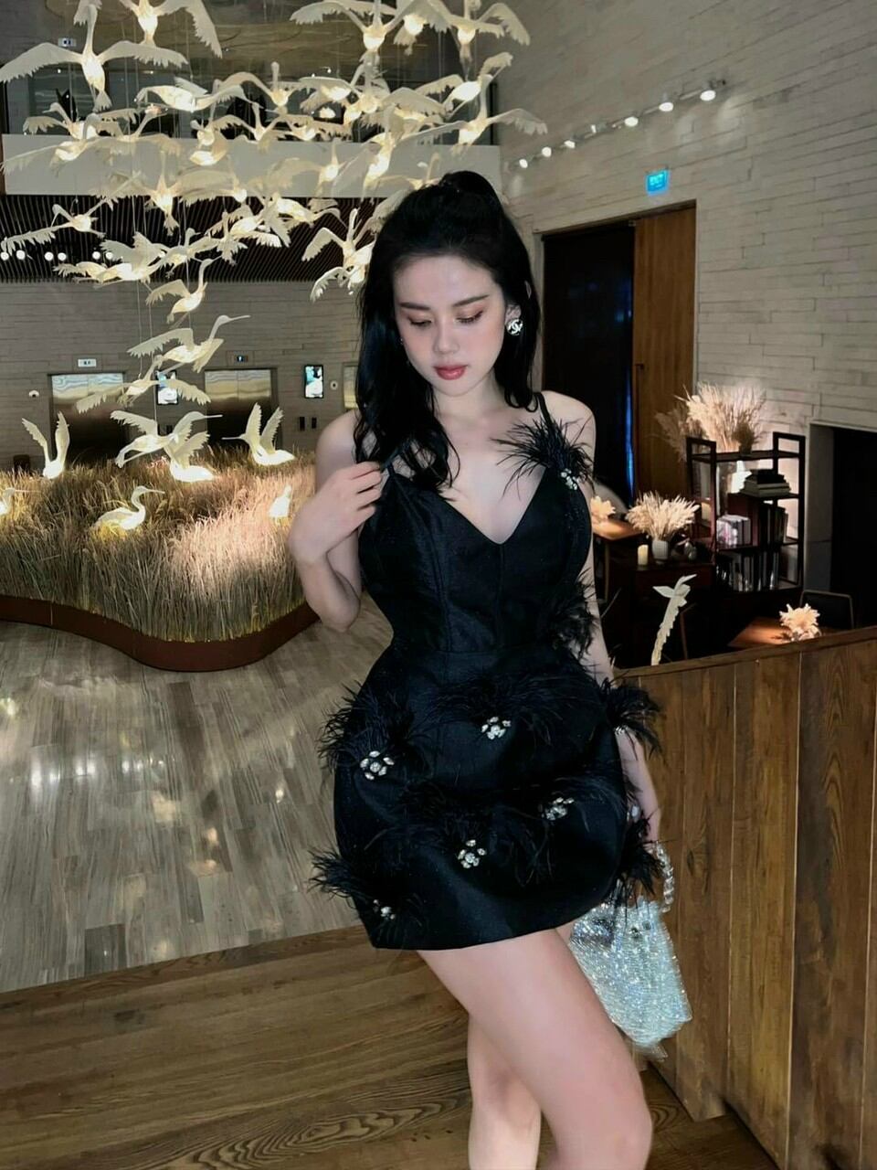 ĐẦM SUÔNG ĐÍNH LÔNG KẾT ĐÁ
