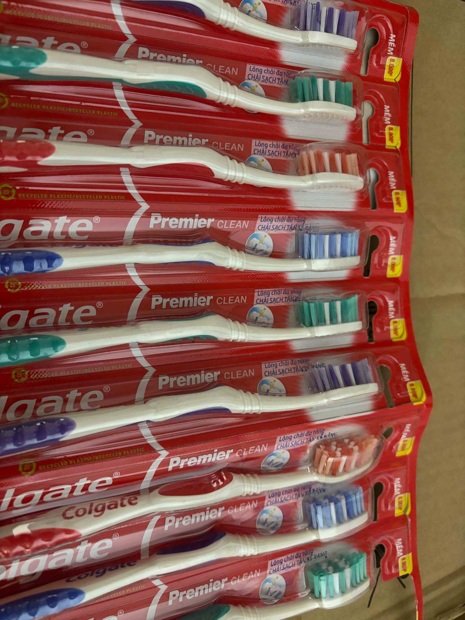 combo 12 cây bàn chải đánh răng Colgate Premier Clean