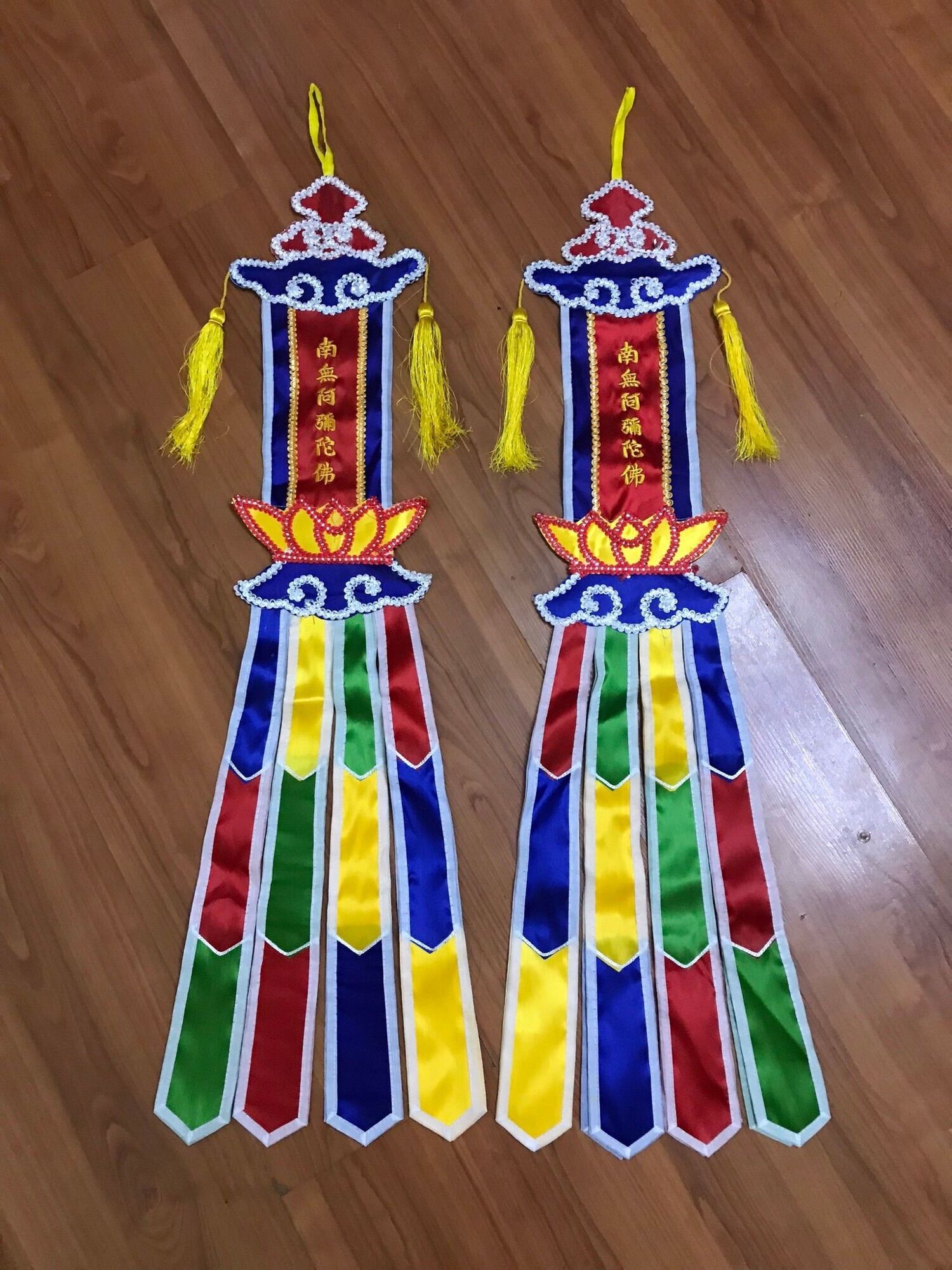 Tràng phan phật giáo, phướn phật bằng vải satanh