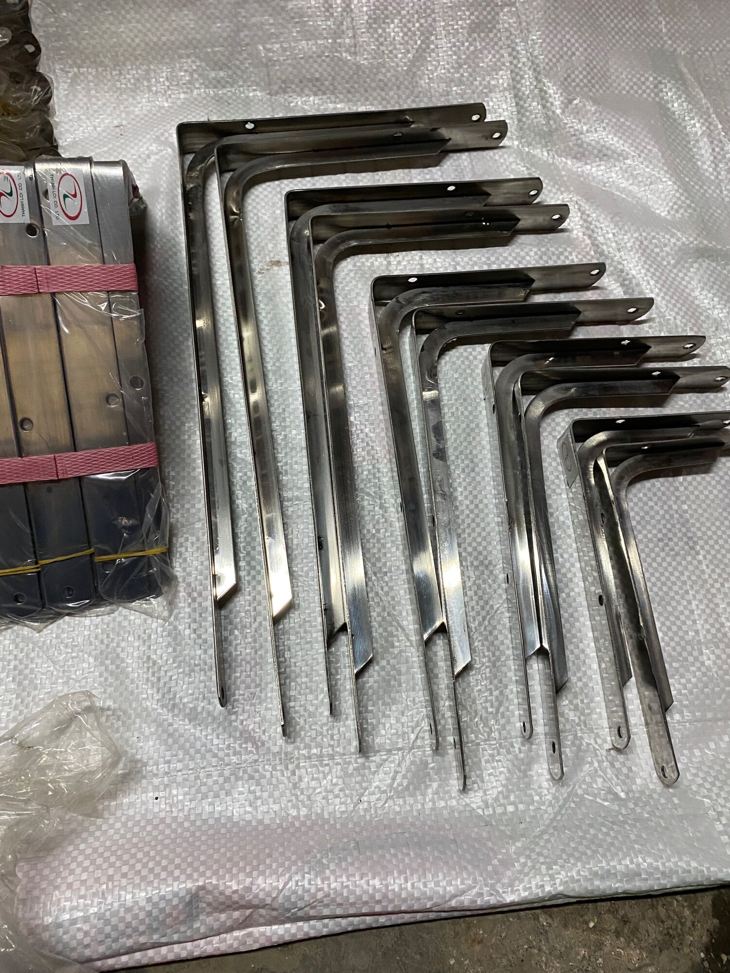 Cặp ke giá đỡ siêu tiện bằng Inox (ke chống giữa)