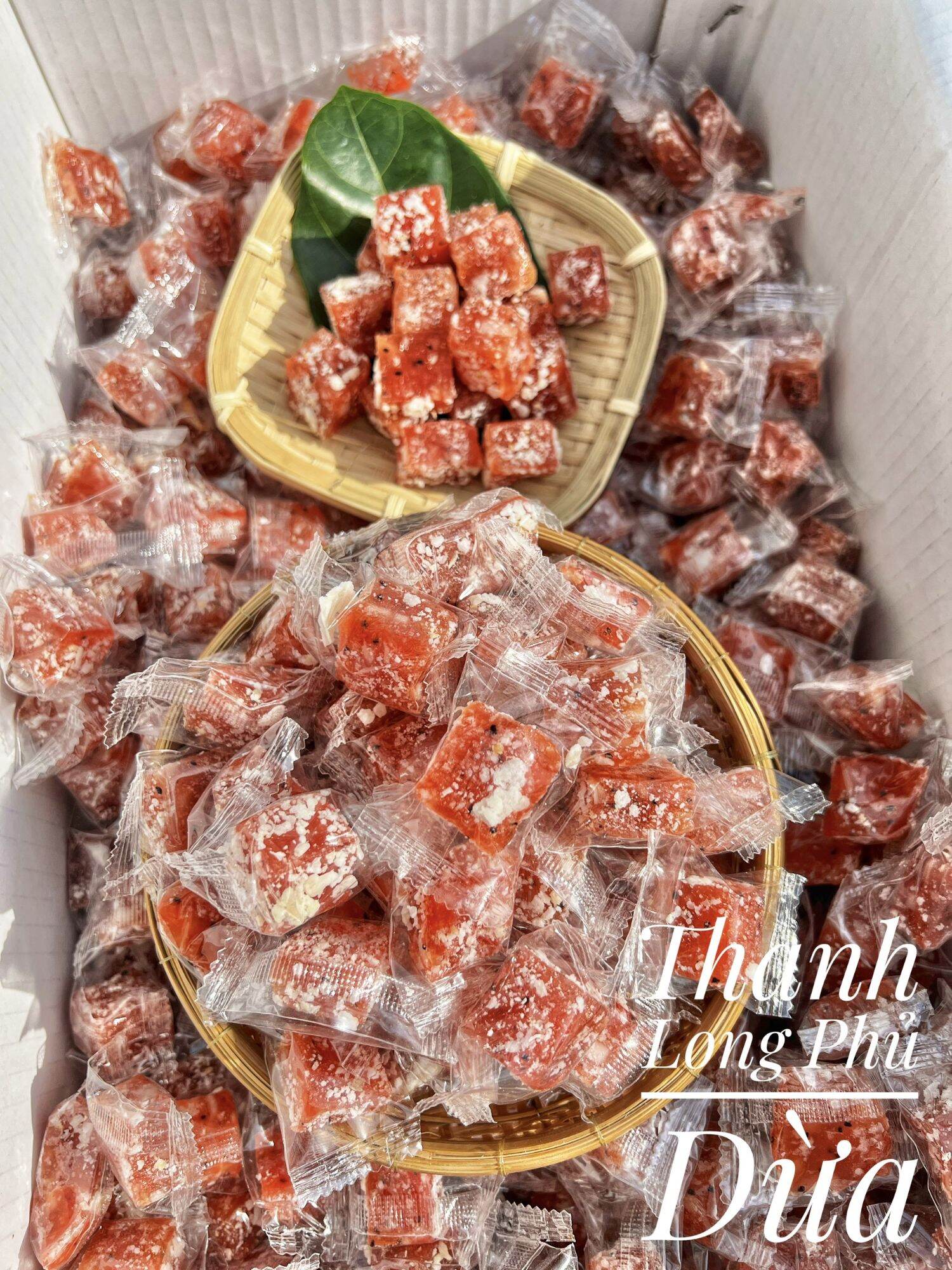 Mứt thanh long phủ cơm dừa dẻo viên  500g