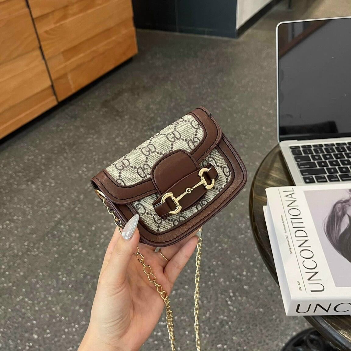 Túi đeo chéo mini hà hồ size 12cm