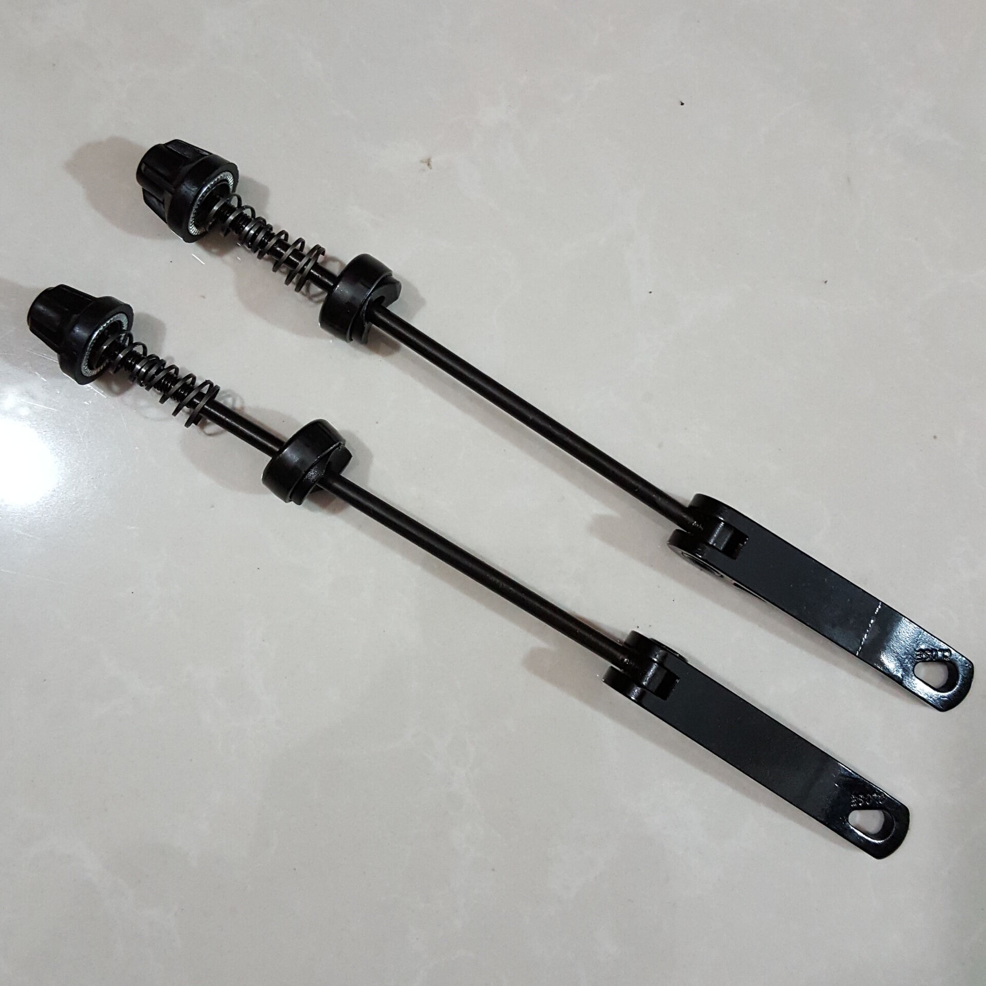 Ty kẹp trục xe đạp