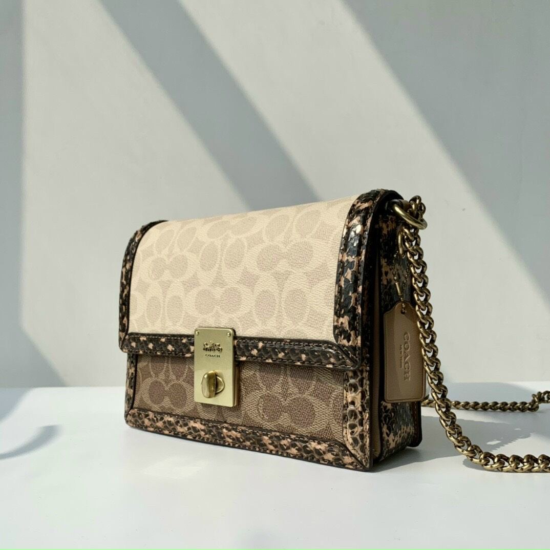 Túi C🅾️ACH HUTTON SHOULDER BAG siêu sang chảnh