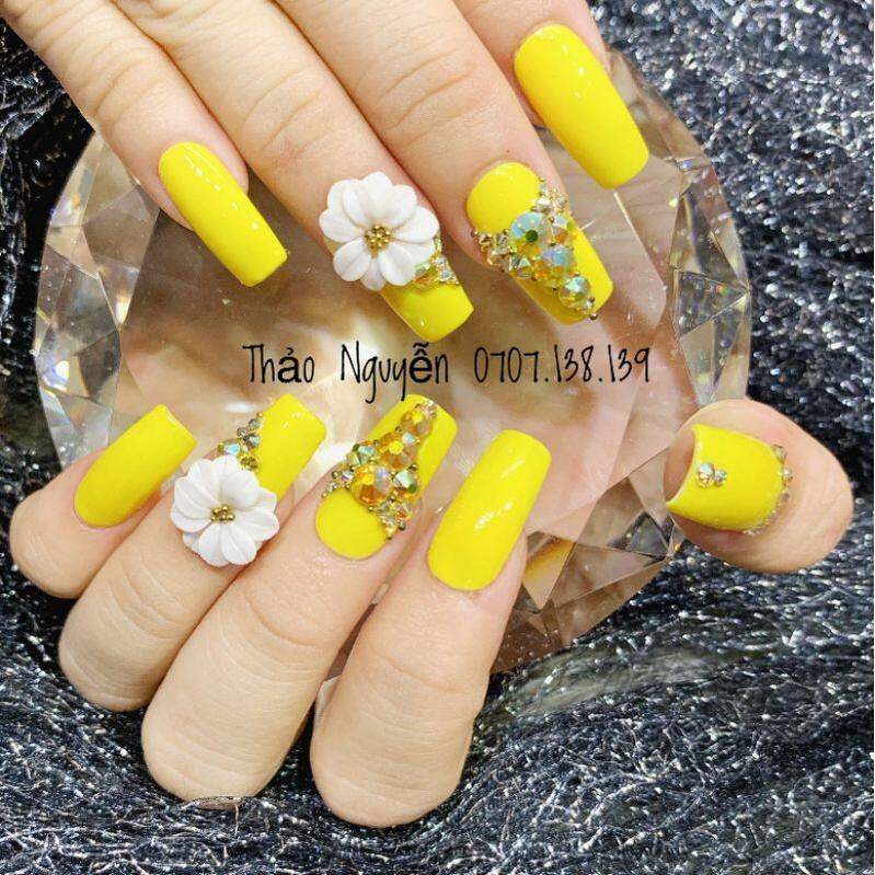 Bí quyết của những mẫu nail màu vàng đẹp mang lại may mắn quanh năm - Mytour
