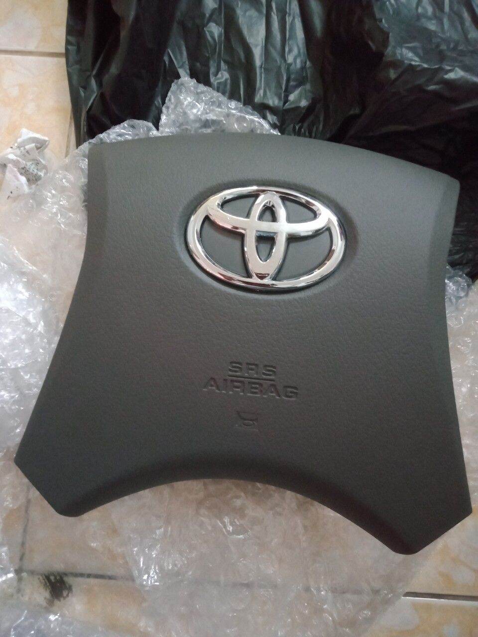 Nắp kèn vô lăng Toyota innova 2012-2015