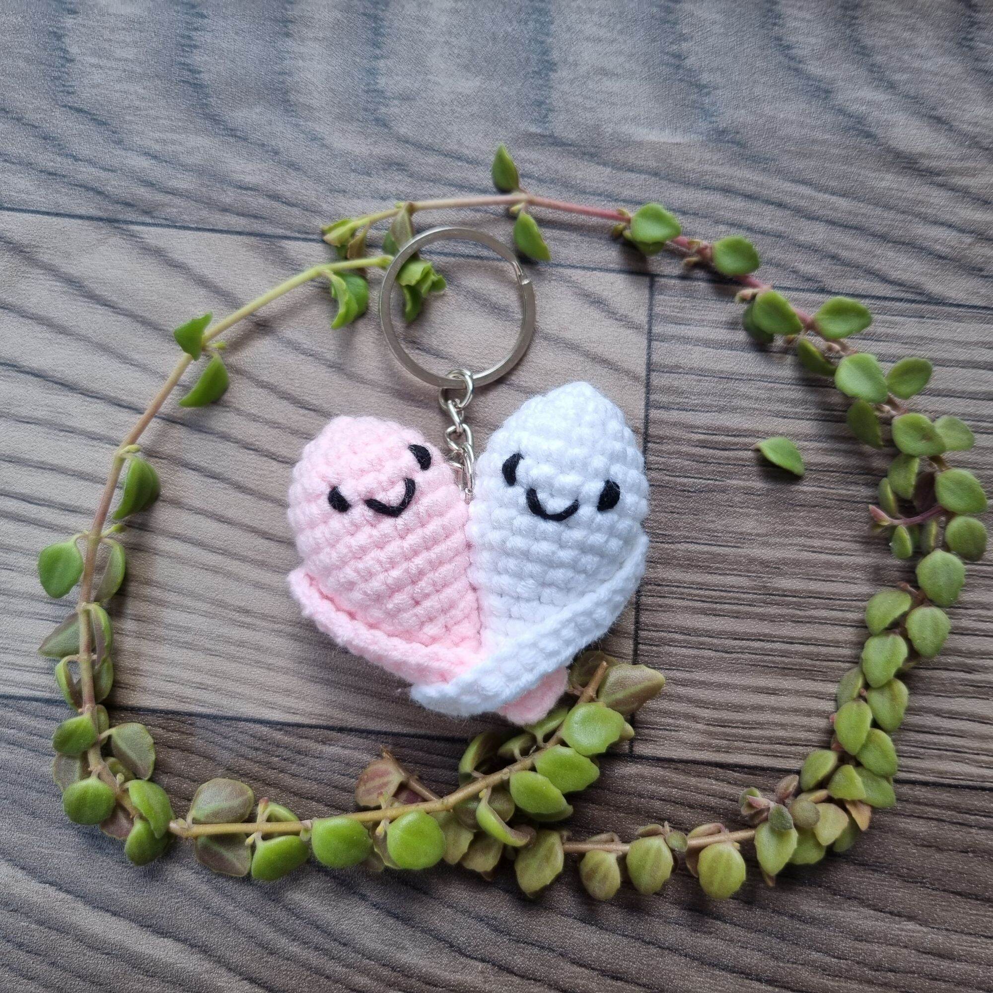 Móc khóa trái tim bằng len - handmade