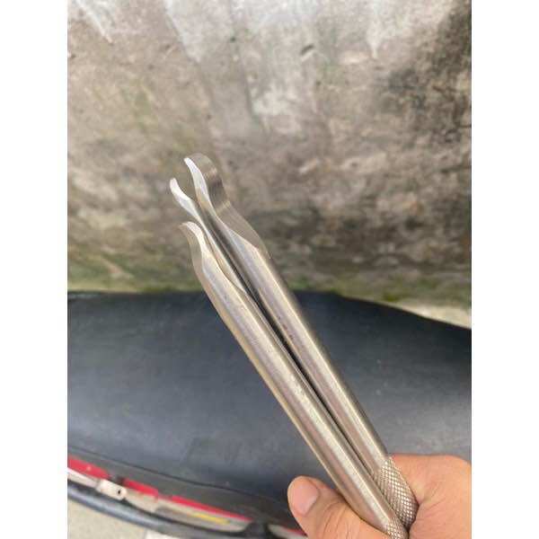 Móc lốp xe máy inox 304 hàng CNC ( phi 14 có nhám chống trơn )