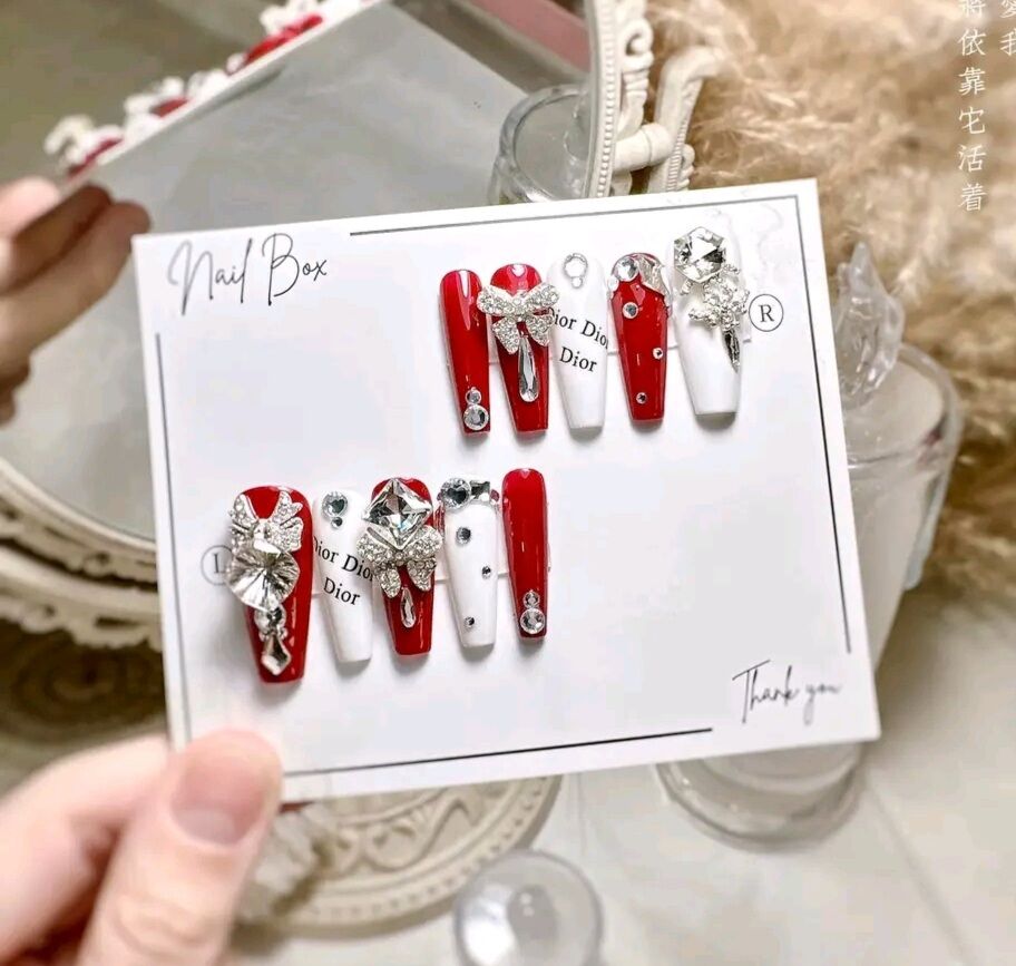 Nailbox thiết kế, màu đen gắn charm đá  107