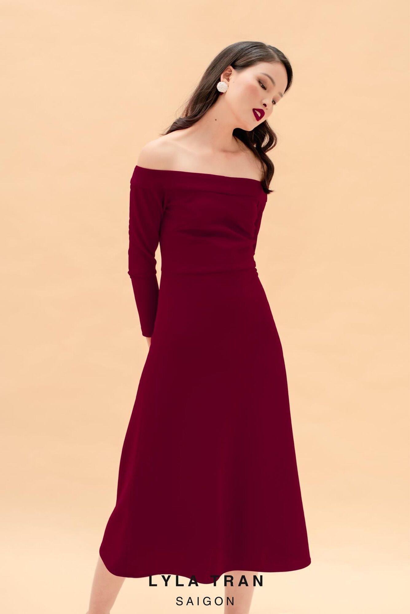 Đầm bẹt vai tay dài phom A màu đỏ (MIUMIU)